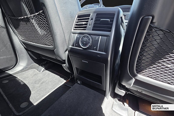 Mercedes-Benz ML350 16 of 18