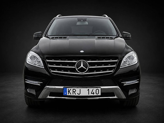 Mercedes-Benz ML350 2 of 20