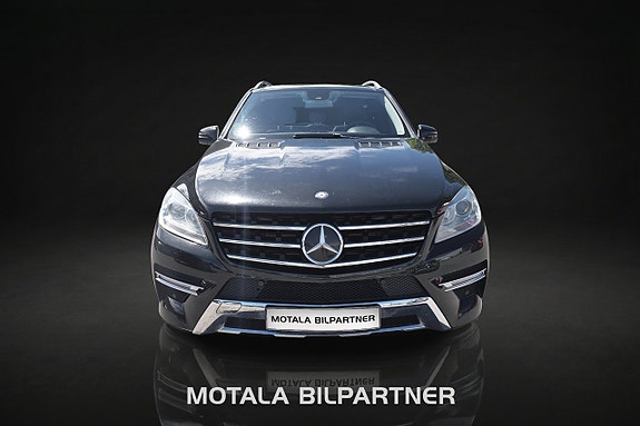 Mercedes-Benz ML350 2 of 5