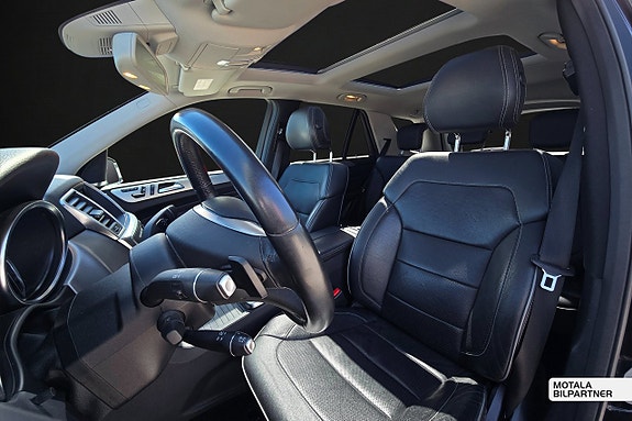 Mercedes-Benz ML350 11 of 18