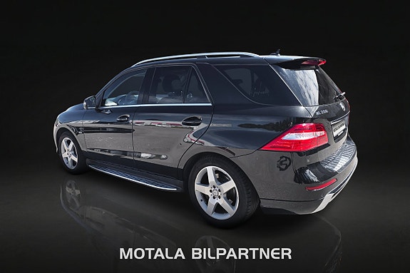 Mercedes-Benz ML350 4 of 5