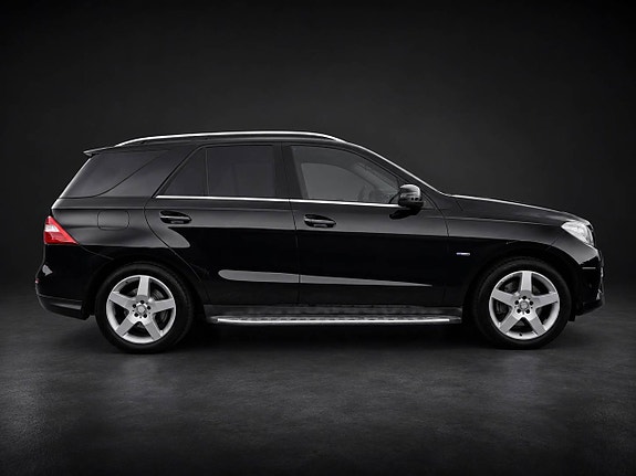 Mercedes-Benz ML350 7 of 20
