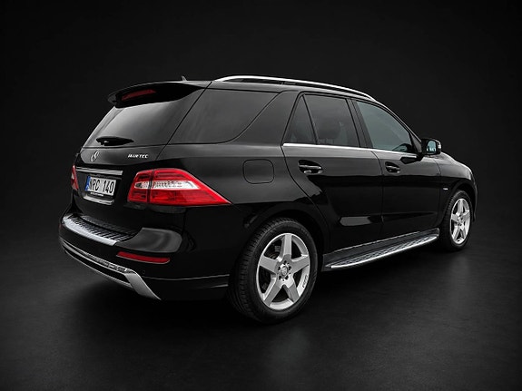 Mercedes-Benz ML350 8 of 20