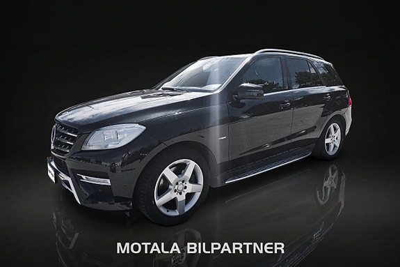 Mercedes-Benz ML350 5 of 5