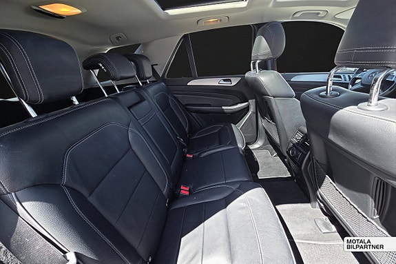 Mercedes-Benz ML350 15 of 18