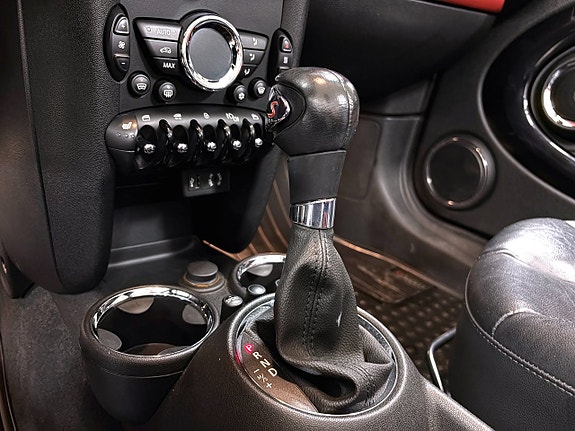 MINI Cooper S 13 of 23