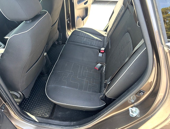 Kia Venga 3 of 9