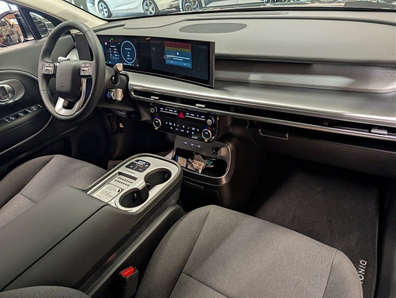 Hyundai Ioniq 9 8 of 17