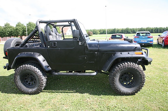Jeep Wrangler 7 of 24