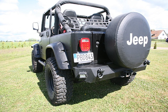 Jeep Wrangler 9 of 24
