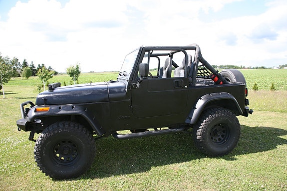 Jeep Wrangler 4 of 24