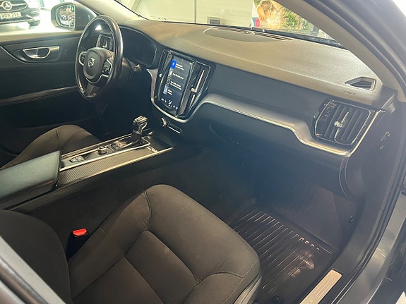Volvo V60 11 of 20