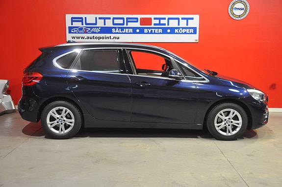 BMW 218d 3 of 5