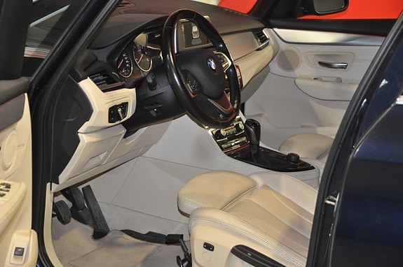 BMW 218d 8 of 22