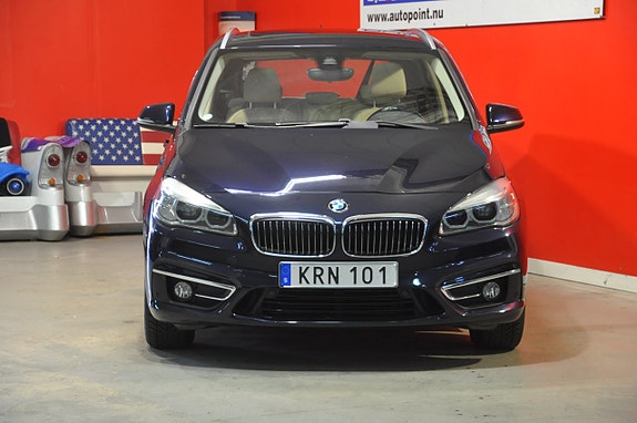 BMW 218d 2 of 5