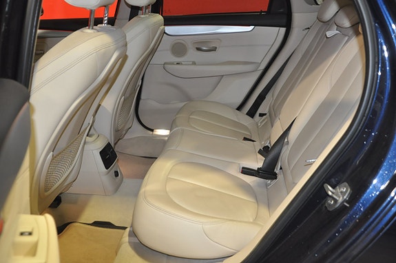 BMW 218d 10 of 22