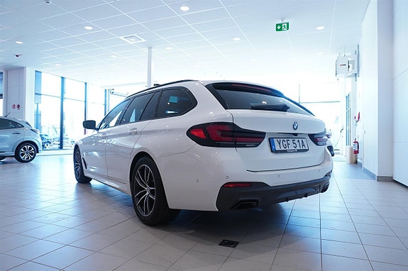 BMW 520d 4 of 5