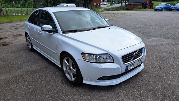 Volvo S40 2 of 5