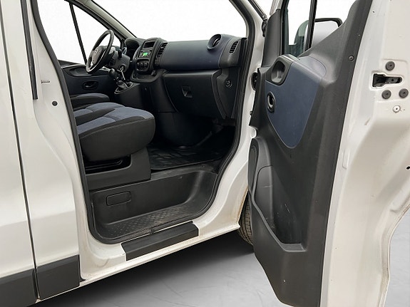 Opel Vivaro 22 of 26