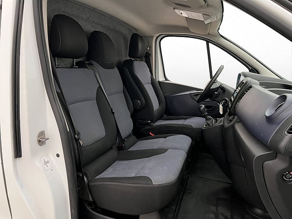 Opel Vivaro 21 of 26