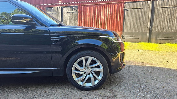 Land Rover Range Rover Sport 8 of 15