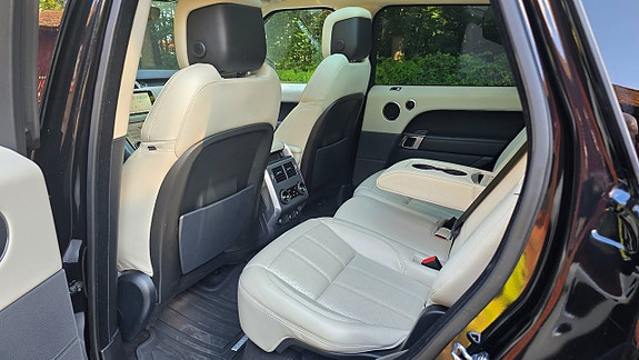 Land Rover Range Rover Sport 10 of 15