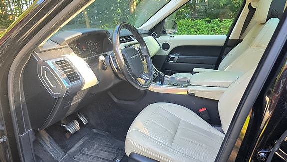 Land Rover Range Rover Sport 12 of 15
