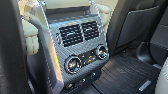 Land Rover Range Rover Sport 11 of 15