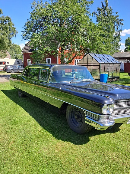 Cadillac Fleetwood 2 of 8