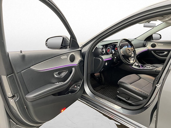 Mercedes-Benz E200 8 of 30