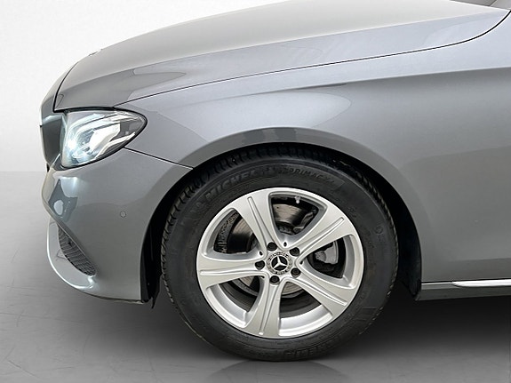 Mercedes-Benz E200 29 of 30
