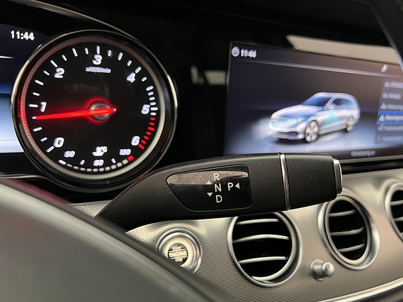 Mercedes-Benz E200 22 of 30