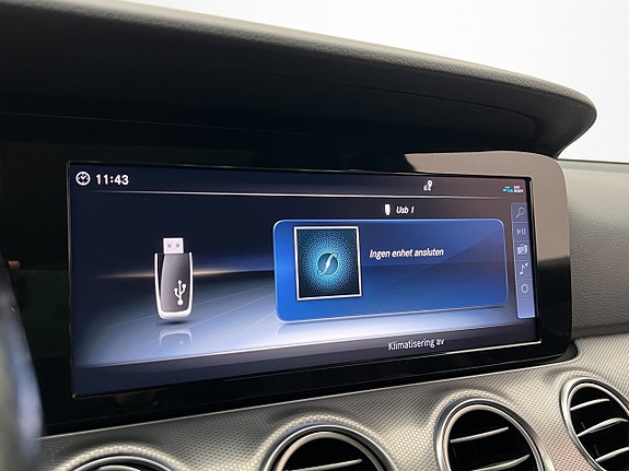 Mercedes-Benz E200 18 of 30