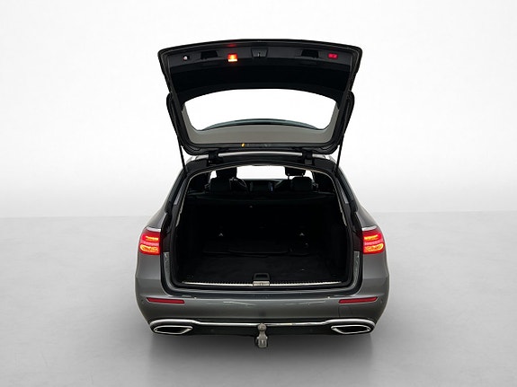 Mercedes-Benz E200 26 of 30