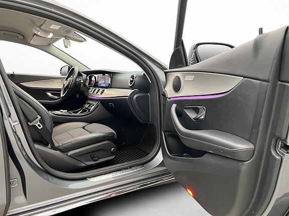 Mercedes-Benz E200 12 of 30