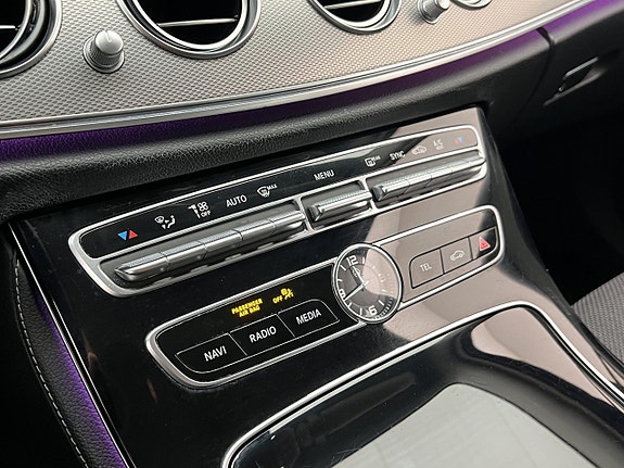 Mercedes-Benz E200 23 of 30
