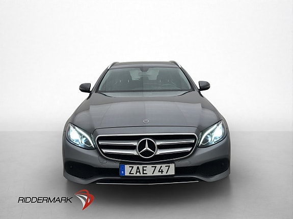 Mercedes-Benz E200 3 of 5