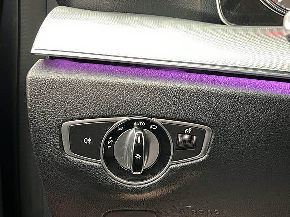 Mercedes-Benz E200 28 of 30