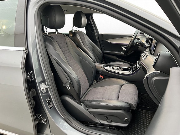 Mercedes-Benz E200 11 of 30