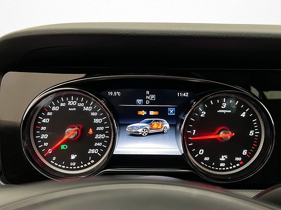 Mercedes-Benz E200 15 of 30