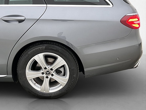 Mercedes-Benz E200 30 of 30
