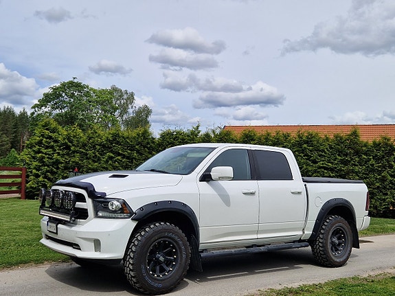 Dodge RAM 1500 2 of 6