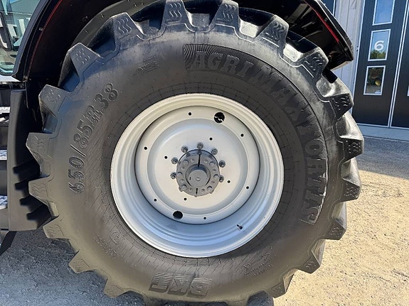 Massey Ferguson 8 S 305 Dyna-VT EXCLUSIVE 15 of 16