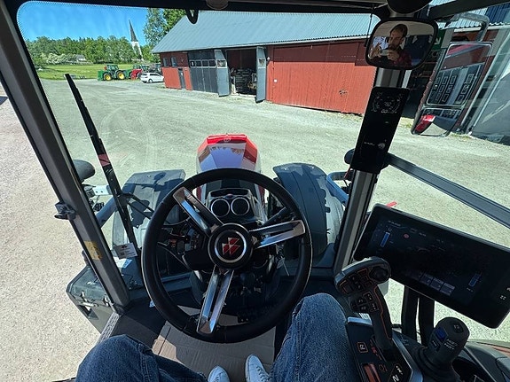 Massey Ferguson 8 S 305 Dyna-VT EXCLUSIVE 7 of 16