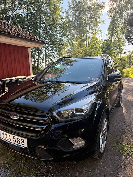 Ford Kuga 2 of 5