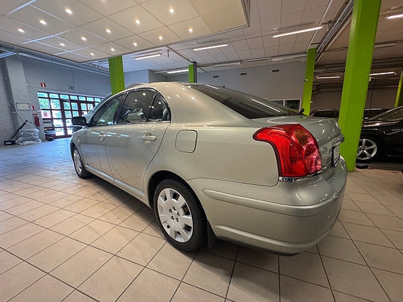 Toyota Avensis 6 of 12