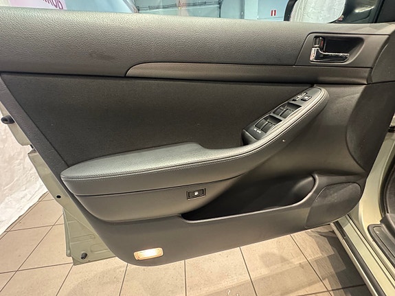 Toyota Avensis 7 of 12