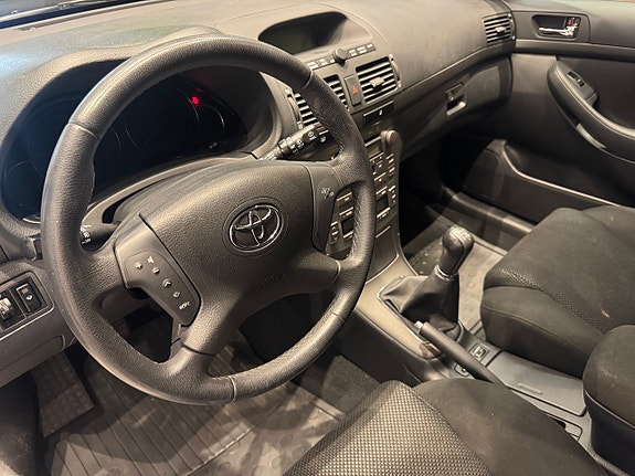 Toyota Avensis 12 of 12