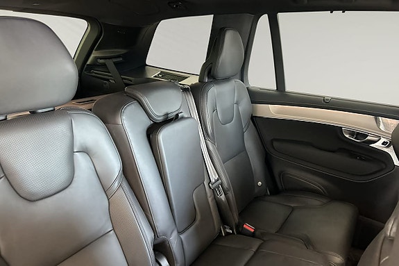 Volvo XC90 11 of 30