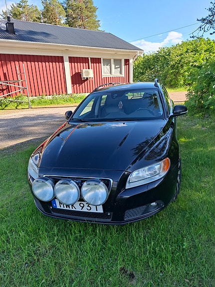 Volvo V70 3 of 5